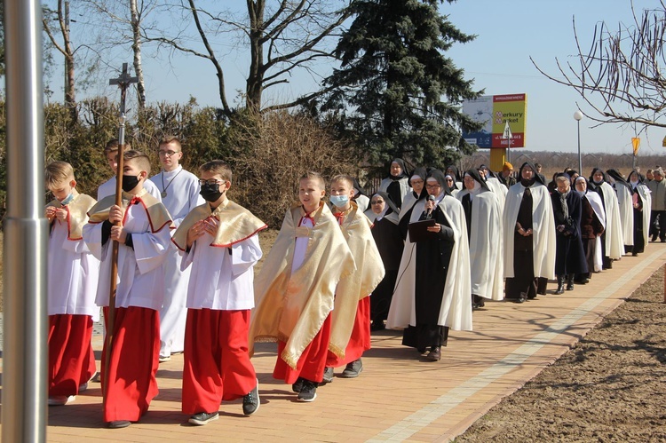 Mielec-Rzochów. Poświęcenie przedszkola sióstr karmelitanek Dzieciątka Jezus