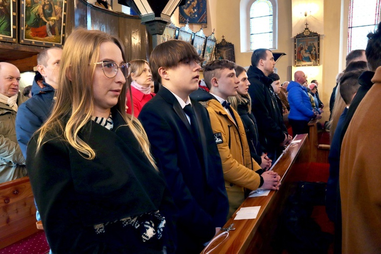 Bolesławów. Bierzmowani u św. Józefa