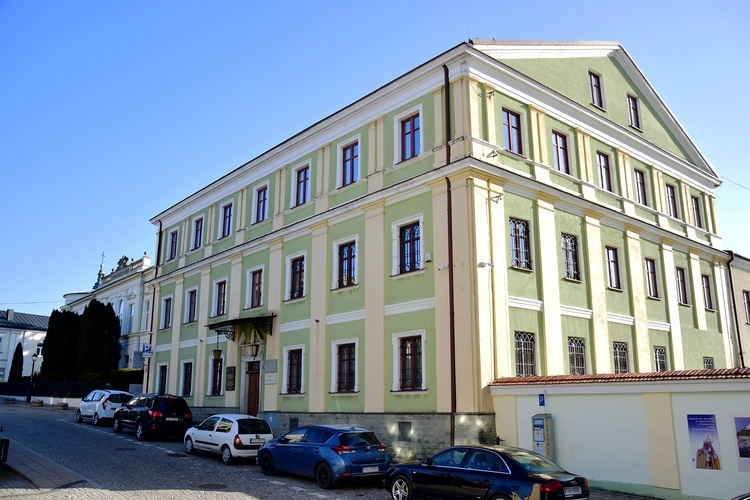 Instytut Teologiczny mieści się w budynku kurii diecezjalnej. 