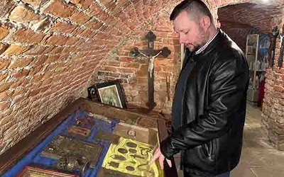Rafał Piskorek przygotował specjalną gablotę z eksponatami  ze Lwowa.
