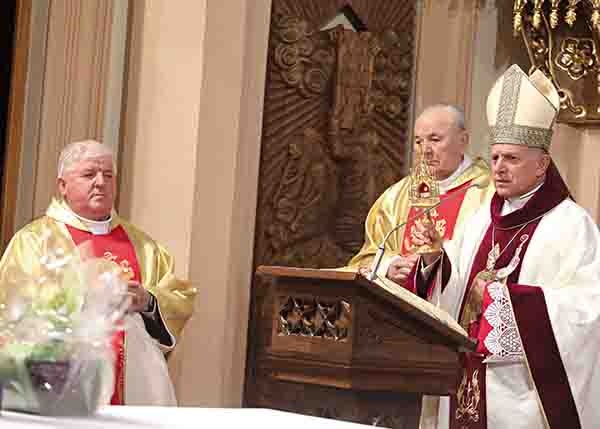 Modlitwę zakończyło błogosławieństwo relikwiami świętego.