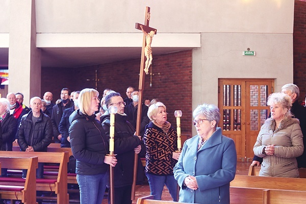 O zwycięstwo nad uzależnieniem modliło się wielu pielgrzymów.