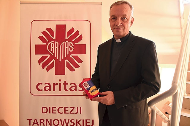 ▲	Ksiądz Zbigniew Pietruszka dziękuje wszystkim, którzy włączają się we wspieranie uchodźców i Ukrainy.