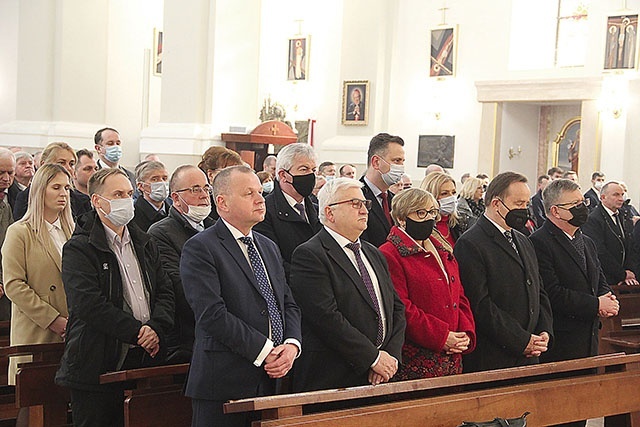 ▲	W spotkaniu liczny udział wzięli m.in. parlamentarzyści, marszałkowie województw, prezydenci i burmistrzowie miast, wójtowie oraz radni.
