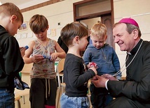 Po części oficjalnej przyszedł czas na chwilę zabawy i rozmowy z najmłodszymi.