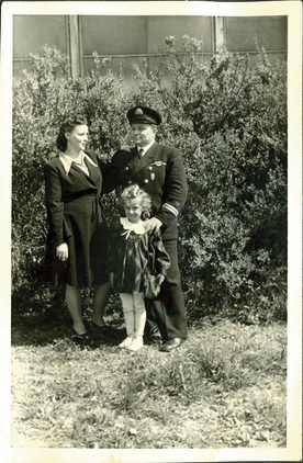 Zdjęcie rodziny Fułków zrobione tuż po II wojnie światowej. Córka Stefana i Józefy Fułków dowiedziała się o swoim prawdziwym pochodzeniu dopiero w 1970 roku.