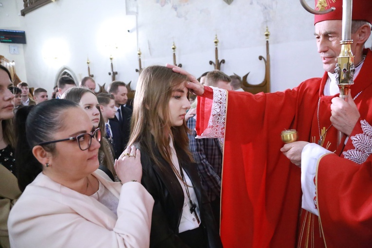 Nowy Sącz. Bierzmowanie w bazylice cz. 1