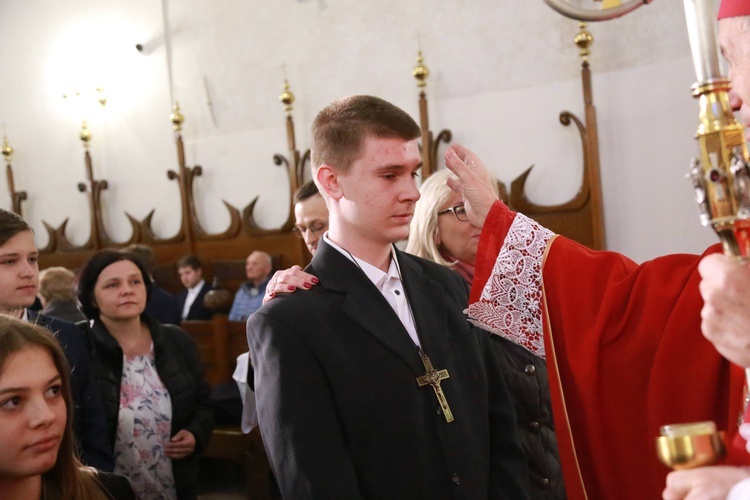 Nowy Sącz. Bierzmowanie w bazylice cz. 1