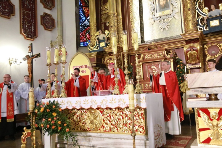 Nowy Sącz. Bierzmowanie w bazylice cz. 1