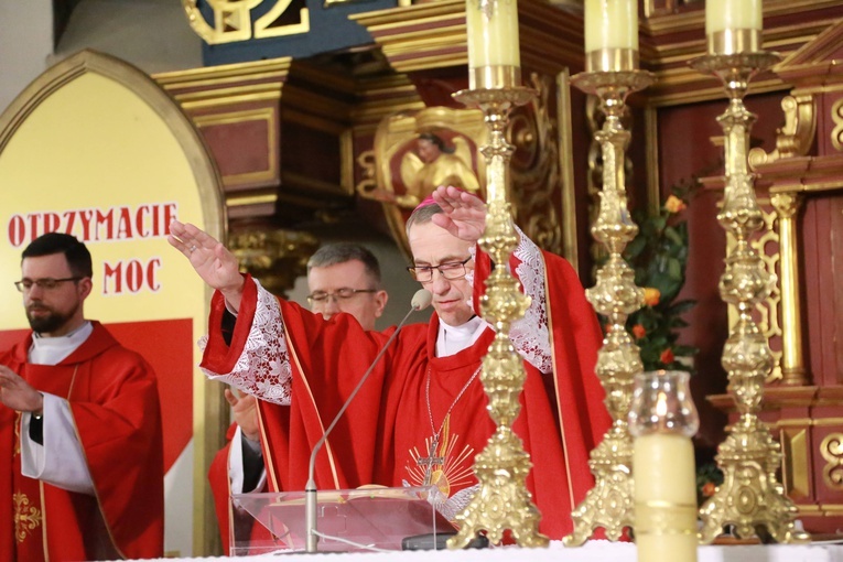 Nowy Sącz. Bierzmowanie w bazylice cz. 1