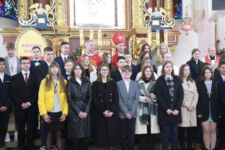 Nowy Sącz. Bierzmowanie w bazylice cz. 1