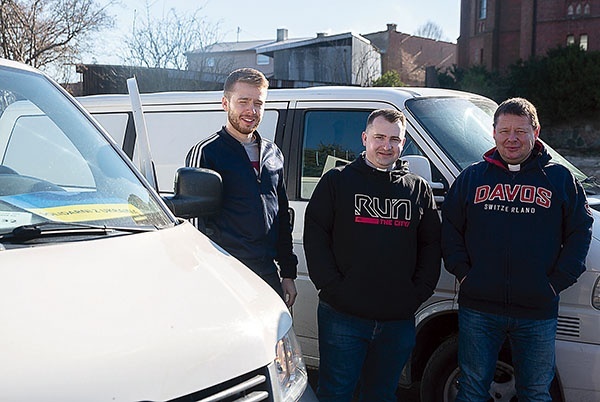 Dariusz Pszczoła, ks. Bartosz Kuligowski i ks. Mariusz Ambroziewicz.