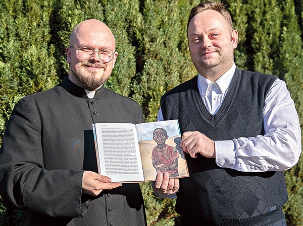 Diakon Jakub Sitarz i koszaliński organista Igor Jankowski.