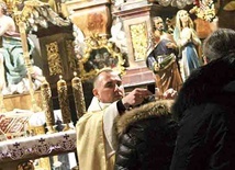 Każdy z uczestników otrzymał szkaplerz. 