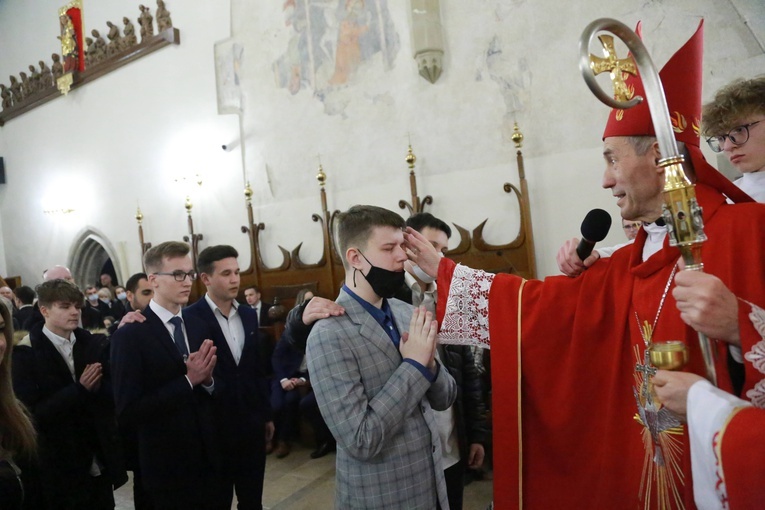 Nowy Sącz. Bierzmowanie w bazylice cz.2