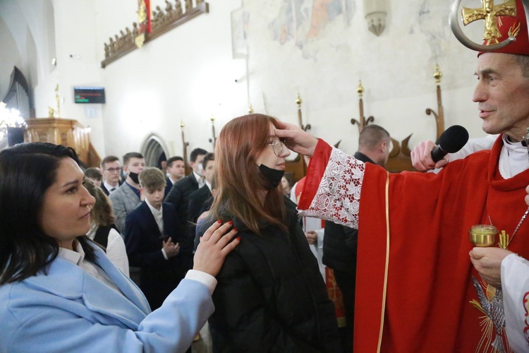 Nowy Sącz. Bierzmowanie w bazylice cz.2