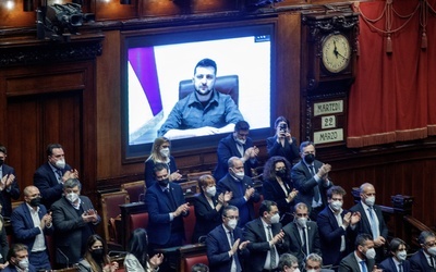 Zełenski przed włoskim parlamentem: Rosja chce wkroczyć do Europy