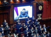 Zełenski przed włoskim parlamentem: Rosja chce wkroczyć do Europy