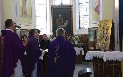 Modlitwa do Maryi po uroczystym wprowadzeniu do świątyni.