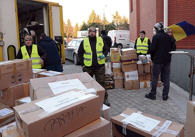 To tylko część transportu z pomocą medyczną, który pojechał przez Łańcut do Lwowa.