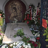 Bp Adam Odzimek został pochowany w grobowcu biskupów radomskich na cmentarzu rzymskokatolickim przy ul. Limanowskiego w Radomiu.