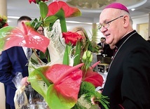 Po Eucharystii zaproszeni goście udali się do kurii, gdzie złożyli metropolicie imieninowe życzenia.