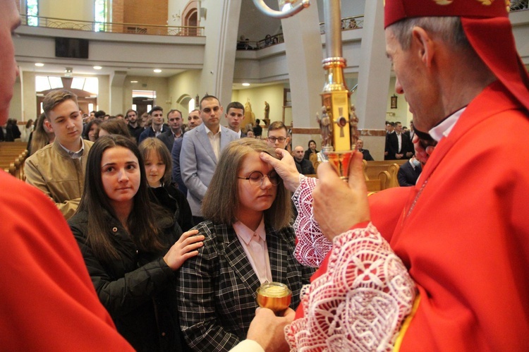 Nowy Sącz. Bierzmowanie u św. Jana Pawła II 2022