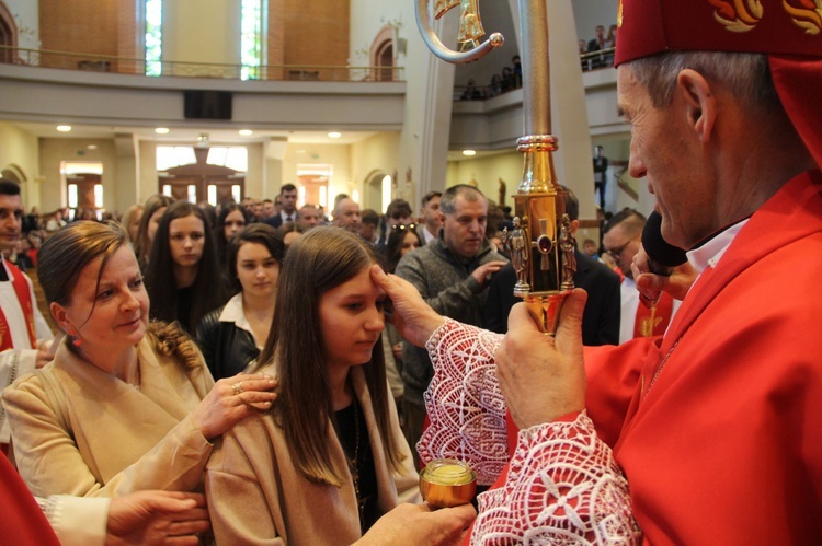 Nowy Sącz. Bierzmowanie u św. Jana Pawła II 2022