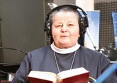 Siostra Lucyna Grząśko odmawiała wraz z wiernymi Różaniec na Majdanie, a teraz prowadzi podnoszące na duchu programy w ukraińskim Radiu Maryja.