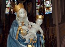 Figura Matki Bożej Pięknej, która nawiedziła wszystkie parafie diecezji radomskiej.
