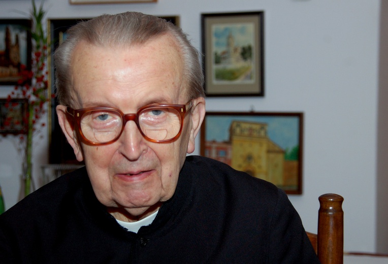 Pamiętamy jego ciepły uśmiech. Pierwszy ordynariusz radomski w swoim mieszkaniu w Radomiu.