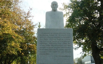 W 2021 roku odsłonięto w Lublinie pomnik bł. ks. Emiliana Kowcza.