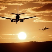 Lot transkontynentalny – jak przygotować się do długiej podróży?