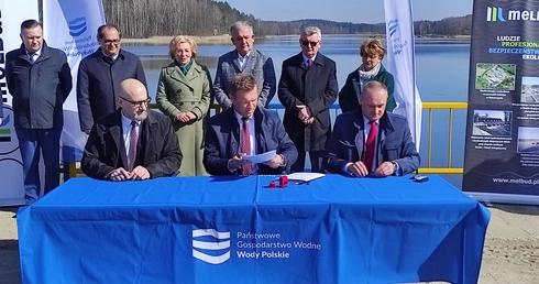 Umowę na modernizację zalewu Ruda podpisano nad zbiornikiem wodnym.