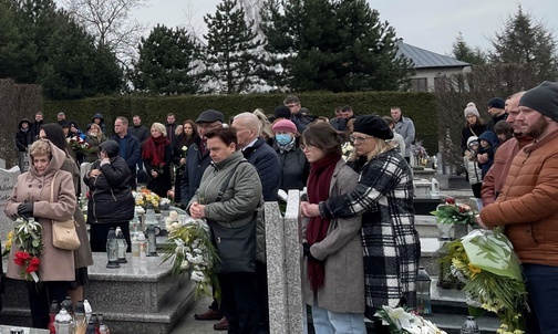 Ostatnie pożegnanie na cmentarzu w Bestwinie.