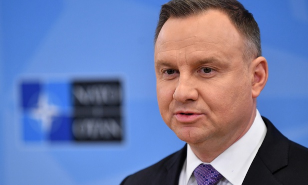 Samolot z prezydentem Dudą na pokładzie wylądował w Rzeszowie-Jasionce