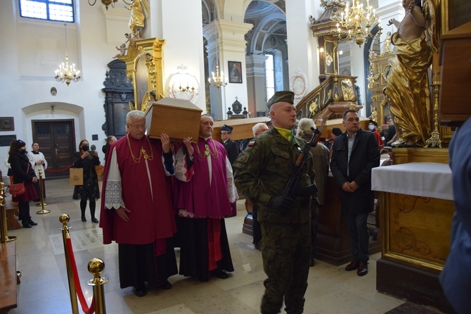 XXX -lecie diecezji łowickiej - pochówek Prymasów