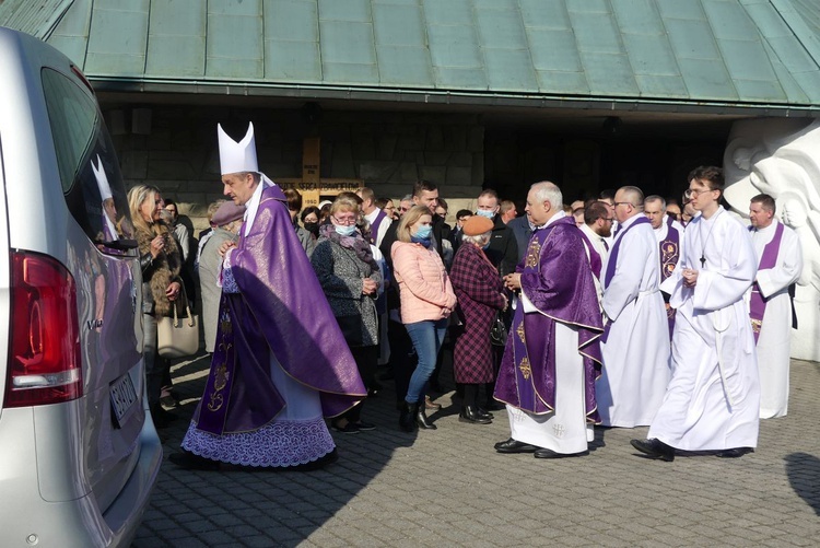 Ostatnie pożegnanie śp. ks. Tomasza Niedzieli w Bystrej Krakowskiej