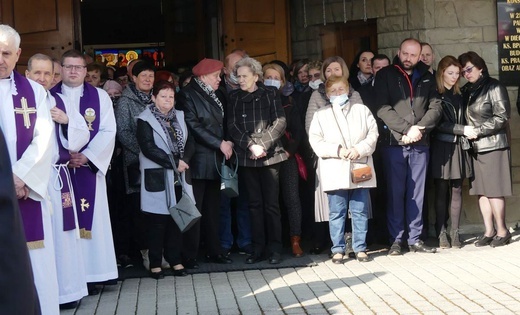 Ostatnie pożegnanie śp. ks. Tomasza Niedzieli w Bystrej Krakowskiej