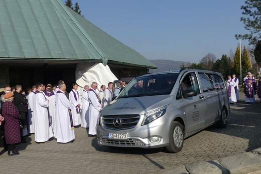 Ostatnie pożegnanie śp. ks. Tomasza Niedzieli w Bystrej Krakowskiej