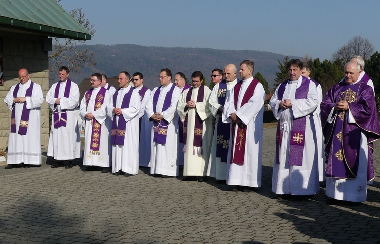 Ostatnie pożegnanie śp. ks. Tomasza Niedzieli w Bystrej Krakowskiej