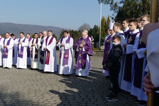 Ostatnie pożegnanie śp. ks. Tomasza Niedzieli w Bystrej Krakowskiej