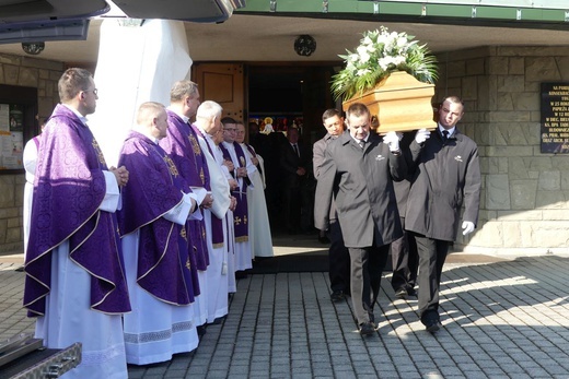 Ostatnie pożegnanie śp. ks. Tomasza Niedzieli w Bystrej Krakowskiej