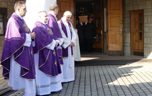 Ostatnie pożegnanie śp. ks. Tomasza Niedzieli w Bystrej Krakowskiej