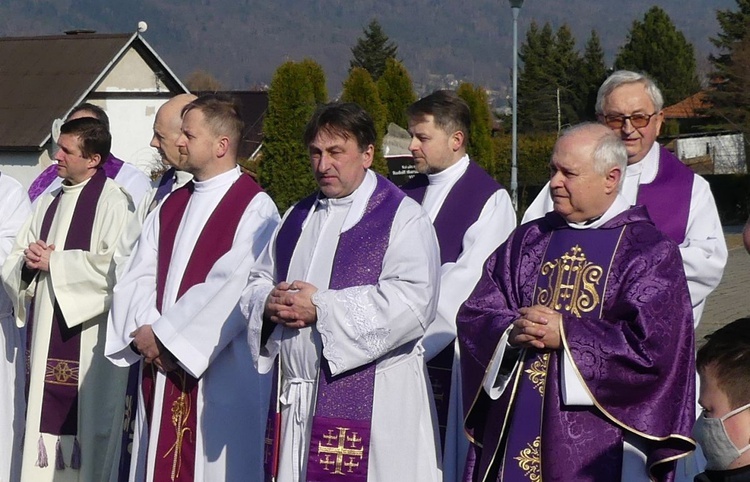 Ostatnie pożegnanie śp. ks. Tomasza Niedzieli w Bystrej Krakowskiej