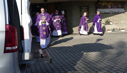 Ostatnie pożegnanie śp. ks. Tomasza Niedzieli w Bystrej Krakowskiej