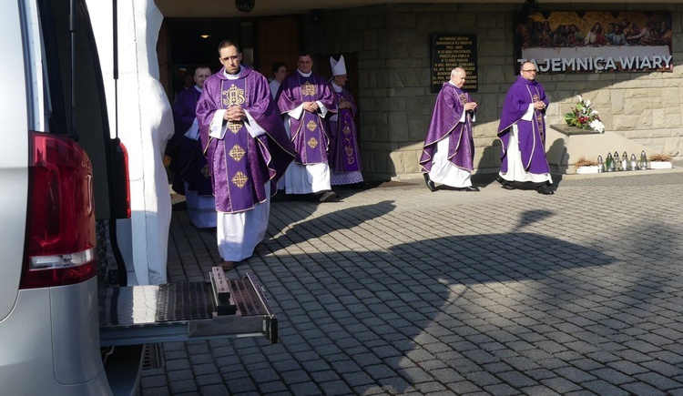 Ostatnie pożegnanie śp. ks. Tomasza Niedzieli w Bystrej Krakowskiej