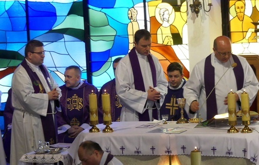 Ostatnie pożegnanie śp. ks. Tomasza Niedzieli w Bystrej Krakowskiej