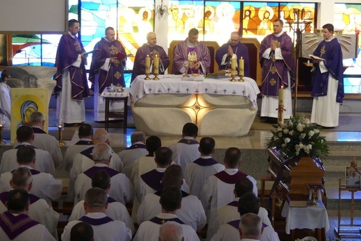 Ostatnie pożegnanie śp. ks. Tomasza Niedzieli w Bystrej Krakowskiej