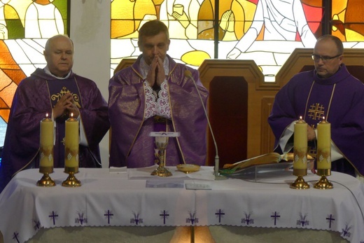 Ostatnie pożegnanie śp. ks. Tomasza Niedzieli w Bystrej Krakowskiej